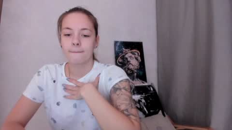 Snapshot of why_again_me chatting on 02/03/25, 07:52 Veronica online show from 02/03/25, 07:52