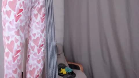 Snapshot of why_again_me chatting on 02/13/25, 05:44 Veronica online show from 02/13/25, 05:44