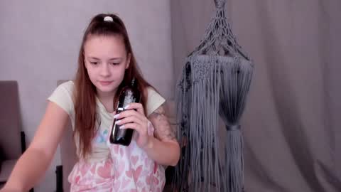 Snapshot of why_again_me chatting on 02/24/25, 05:09 Veronica online show from 02/24/25, 05:09