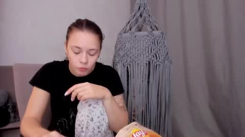 Snapshot of why_again_me chatting on 03/06/25, 04:17 Veronica online show from 03/06/25, 04:17