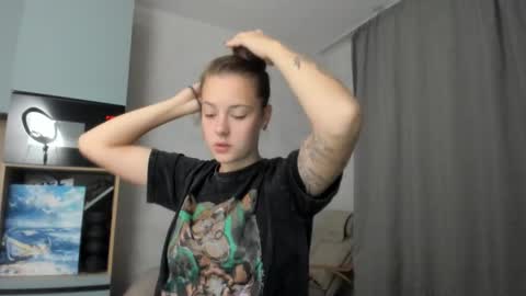 Snapshot of why_again_me chatting on 09/13/25, 06:51 Veronica online show from 09/13/25, 06:51