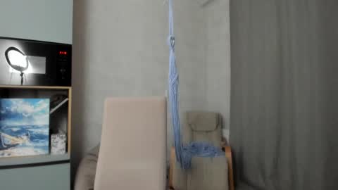 Snapshot of why_again_me chatting on 10/12/25, 06:18 Veronica online show from 10/12/25, 06:18