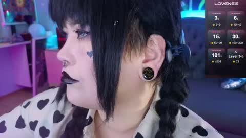Snapshot of wickedxqueen chatting on 12/10/24, 06:11 Laura  online show from 12/10/24, 06:11