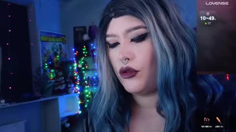 Snapshot of wickedxqueen chatting on 12/18/24, 05:15 Laura  online show from 12/18/24, 05:15