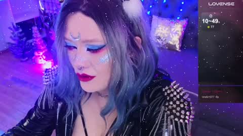 Snapshot of wickedxqueen chatting on 01/01/25, 12:11 Laura  online show from 01/01/25, 12:11