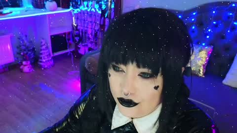 Snapshot of wickedxqueen chatting on 01/01/25, 08:26 Laura  online show from 01/01/25, 08:26