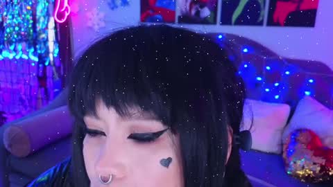 Snapshot of wickedxqueen chatting on 01/01/25, 11:29 Laura  online show from 01/01/25, 11:29