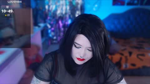 Snapshot of wickedxqueen chatting on 01/25/25, 08:00 Laura  online show from 01/25/25, 08:00