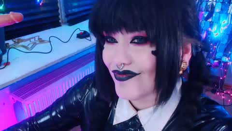 Snapshot of wickedxqueen chatting on 02/04/25, 04:59 Laura  online show from 02/04/25, 04:59