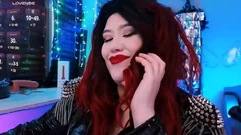 Snapshot of wickedxqueen chatting on 02/19/25, 05:27 Laura  online show from 02/19/25, 05:27