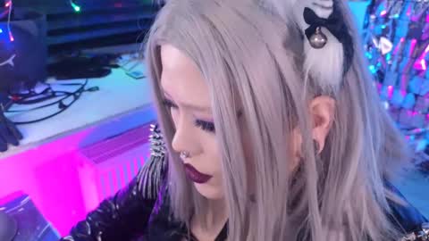 Snapshot of wickedxqueen chatting on 03/01/25, 10:42 Laura  online show from 03/01/25, 10:42