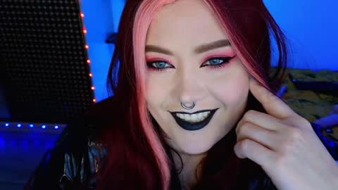 Laura  online show from 05/03/26, 05:08