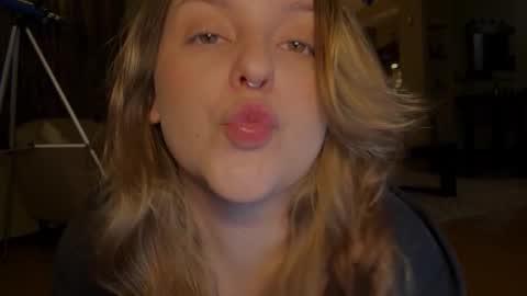 Snapshot of wievin chatting on 01/16/26, 01:59 VI online show from 01/16/26, 01:59