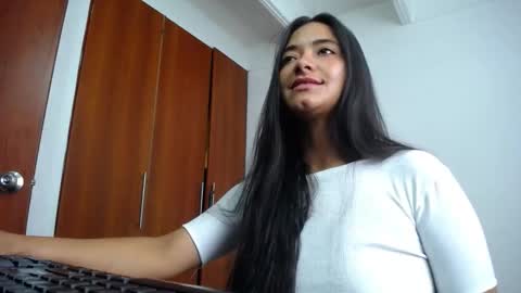 Ilauren online show from 11/26/25, 12:28