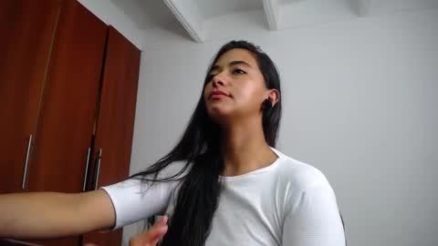 Ilauren online show from 12/01/25, 07:52