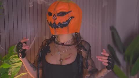 Audrey online show from 10/31/25, 07:42