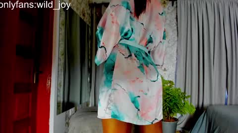 wild_joy online show from 12/13/24, 06:53