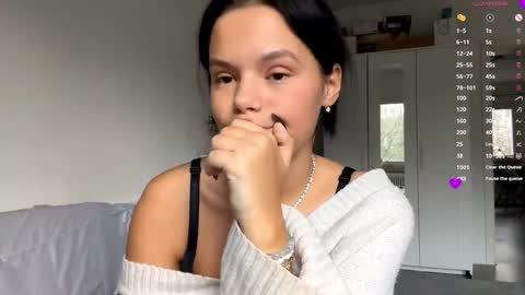 Mia online show from 12/05/25, 08:01