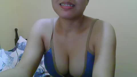 Snapshot of wildcamille chatting on 02/10/25, 09:58 camille online show from 02/10/25, 09:58