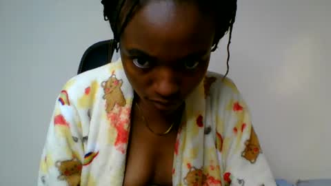 Snapshot of wildflowr chatting on 06/20/26, 02:03 wildflowr online show from 06/20/26, 02:03