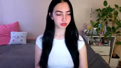 Snapshot of wildkittenx_ chatting on 06/11/26, 04:10 Alena online show from 06/11/26, 04:10