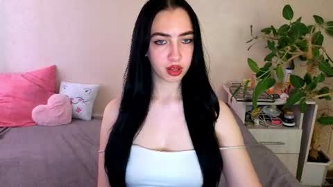 Snapshot of wildkittenx_ chatting on 06/16/26, 05:54 Alena online show from 06/16/26, 05:54