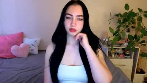 Snapshot of wildkittenx_ chatting on 06/17/26, 04:04 Alena online show from 06/17/26, 04:04
