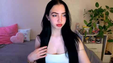 Snapshot of wildkittenx_ chatting on 06/21/26, 03:53 Alena online show from 06/21/26, 03:53