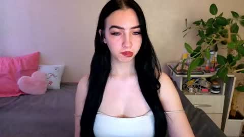 Snapshot of wildkittenx_ chatting on 06/23/26, 04:10 Alena online show from 06/23/26, 04:10