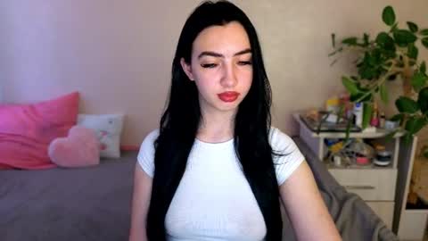 Snapshot of wildkittenx_ chatting on 06/25/26, 05:12 Alena online show from 06/25/26, 05:12