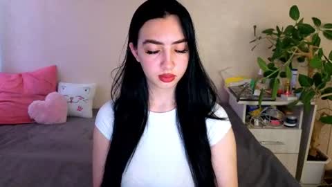 Snapshot of wildkittenx_ chatting on 06/28/26, 03:56 Alena online show from 06/28/26, 03:56