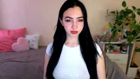 Snapshot of wildkittenx_ chatting on 06/30/26, 04:13 Alena online show from 06/30/26, 04:13