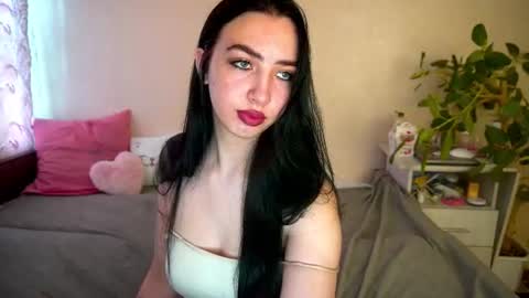 Snapshot of wildkittenx_ chatting on 07/04/26, 04:40 Alena online show from 07/04/26, 04:40