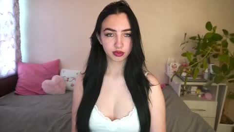 Snapshot of wildkittenx_ chatting on 07/05/26, 04:30 Alena online show from 07/05/26, 04:30