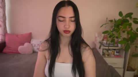 Snapshot of wildkittenx_ chatting on 07/22/26, 04:15 Alena online show from 07/22/26, 04:15