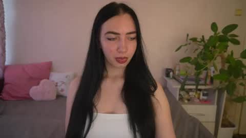 Snapshot of wildkittenx_ chatting on 07/25/26, 04:21 Alena online show from 07/25/26, 04:21