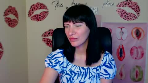 Snapshot of wildsoul8 chatting on 05/21/26, 06:37 Rosalinda online show from 05/21/26, 06:37
