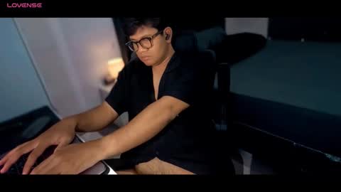 Snapshot of wildynight chatting on 10/20/25, 02:28 Wildy online show from 10/20/25, 02:28