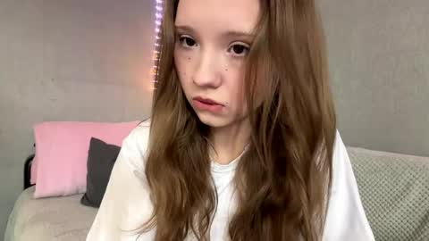 Snapshot of willenasow chatting on 05/21/26, 03:08 Olivia online show from 05/21/26, 03:08