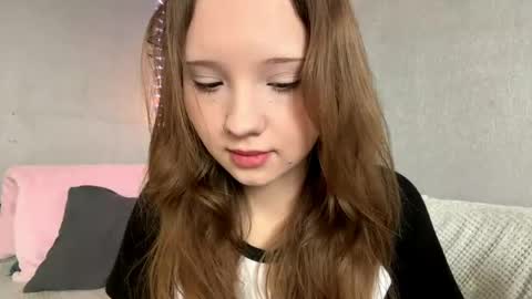 Snapshot of willenasow chatting on 06/07/26, 03:05 Olivia online show from 06/07/26, 03:05
