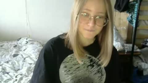 Snapshot of willenasow chatting on 07/20/26, 06:17 Olivia online show from 07/20/26, 06:17