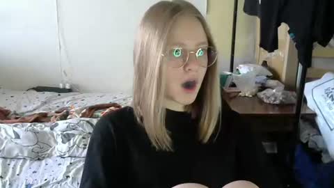Snapshot of willenasow chatting on 07/21/26, 05:10 Olivia online show from 07/21/26, 05:10