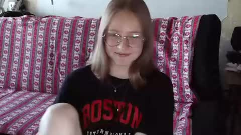 Snapshot of willenasow chatting on 07/27/26, 05:03 Olivia online show from 07/27/26, 05:03