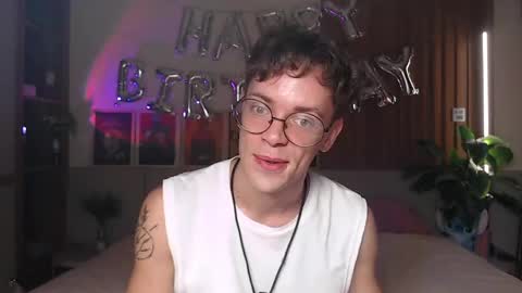 Snapshot of william_henry_a chatting on 05/07/26, 02:22 William online show from 05/07/26, 02:22