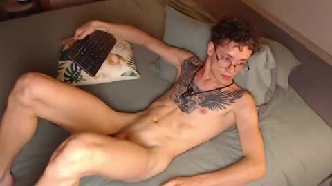 Snapshot of william_henry_a chatting on 05/14/26, 01:07 William online show from 05/14/26, 01:07