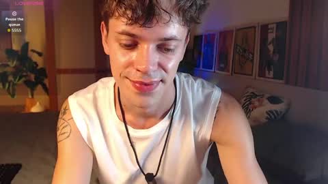 Snapshot of william_henry_a chatting on 05/20/26, 01:17 William online show from 05/20/26, 01:17