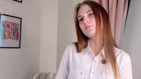 Snapshot of williapabey chatting on 06/18/26, 01:17 Sarah online show from 06/18/26, 01:17