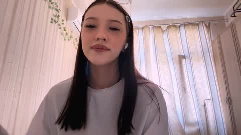 Mia online show from 04/06/26, 11:44