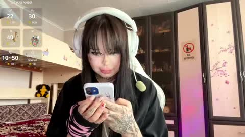 Snapshot of willow_jess chatting on 05/12/26, 11:18 Kate online show from 05/12/26, 11:18