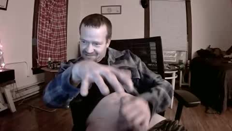 Snapshot of willydogg83 chatting on 12/02/25, 01:00 willydogg83 online show from 12/02/25, 01:00